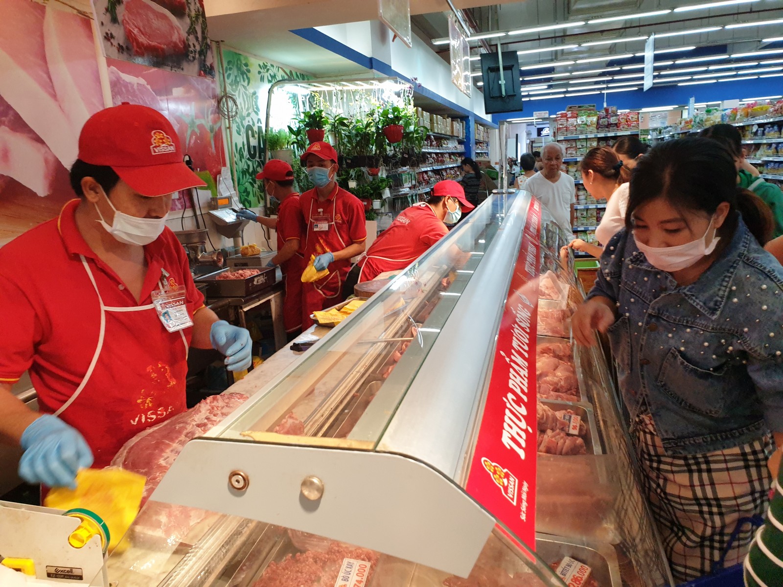 Thịt heo siêu thị đắt hơn chợ