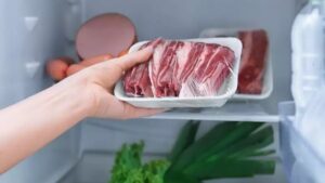 Rã đông bằng ngăn mát tủ lạnh
